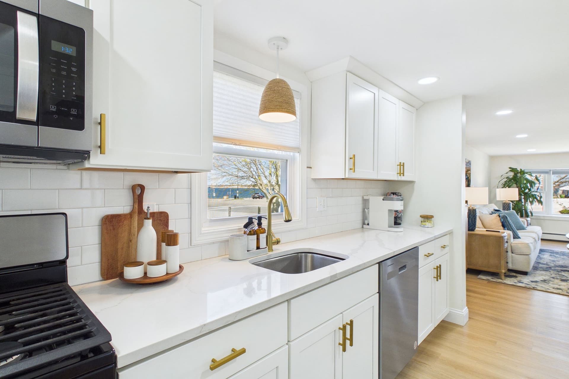 Single Family Residence at 1501 E Rodney French Blvd, New Bedford MA 02744, photo 15 of 32