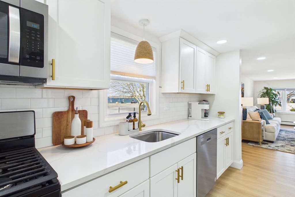 Single Family Residence at 1501 E Rodney French Blvd, New Bedford MA 02744, New Bedford, photo 15 of 32