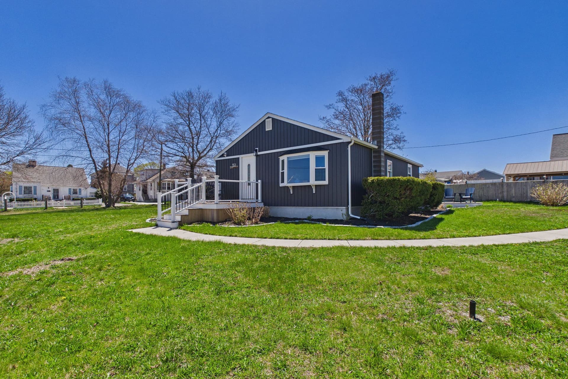 Single Family Residence at 1501 E Rodney French Blvd, New Bedford MA 02744, photo 4 of 32