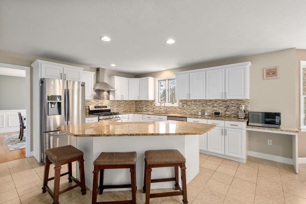 Single Family Residence at 16 Heather Lane, Southborough MA 01772, Southborough, photo 16 of 40
