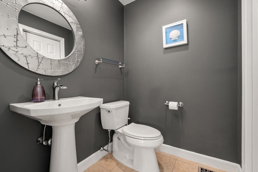 Single Family Residence at 16 Heather Lane, Southborough MA 01772, Southborough, photo 25 of 40