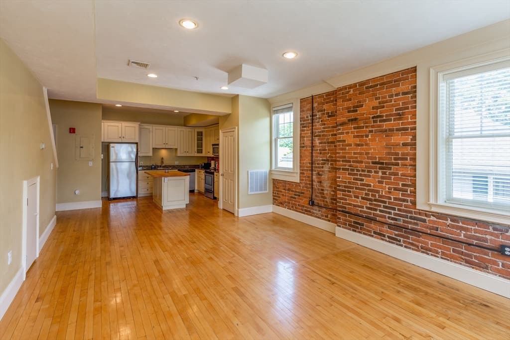 Condominium at 310 Court St # 2, Plymouth MA 02360, Plymouth, photo 2 of 17