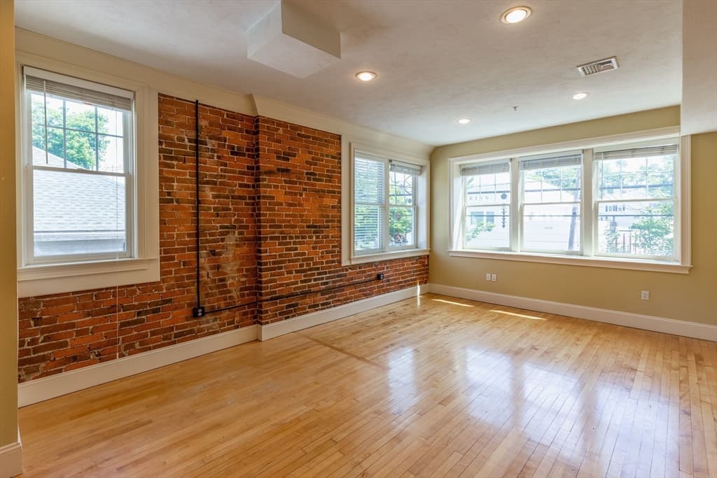 Condominium at 310 Court St # 2, Plymouth MA 02360, Plymouth, photo 3 of 17