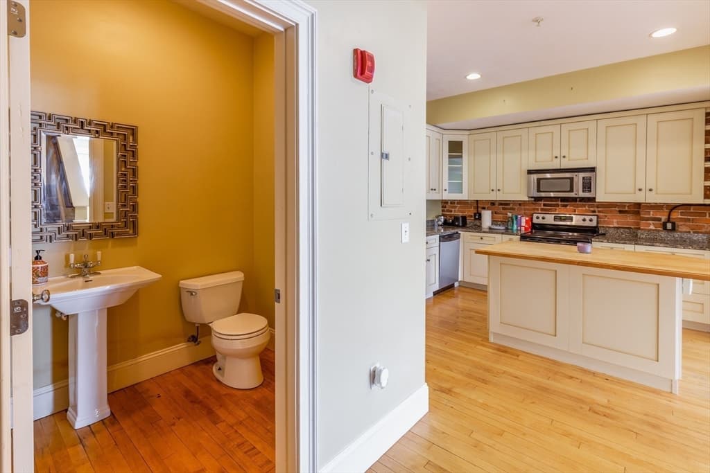 Condominium at 310 Court St # 2, Plymouth MA 02360, Plymouth, photo 5 of 17