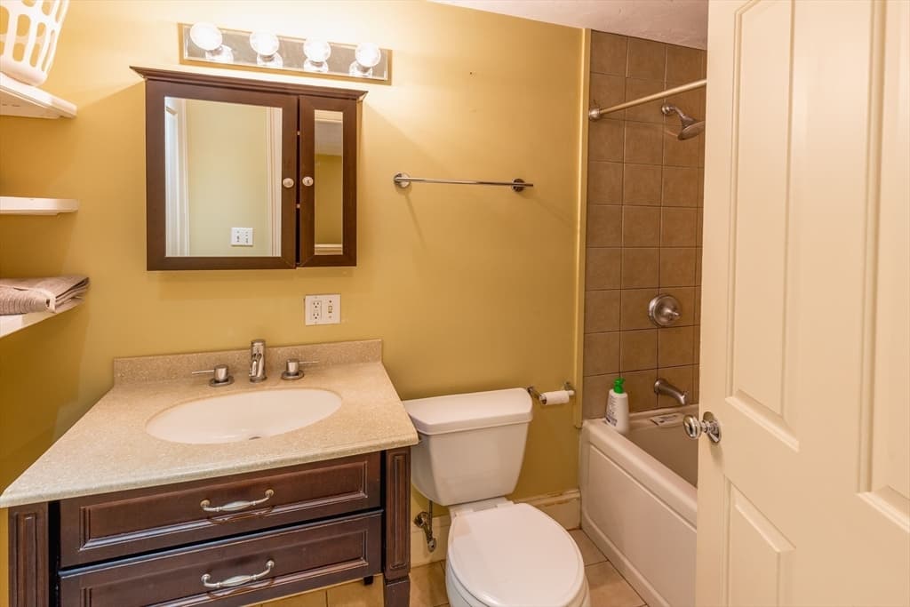 Condominium at 310 Court St # 2, Plymouth MA 02360, Plymouth, photo 9 of 17