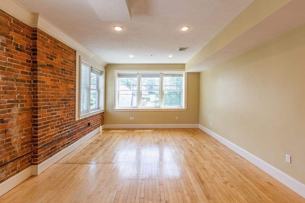 Condominium at 310 Court St # 2, Plymouth MA 02360, Plymouth, photo 4 of 17