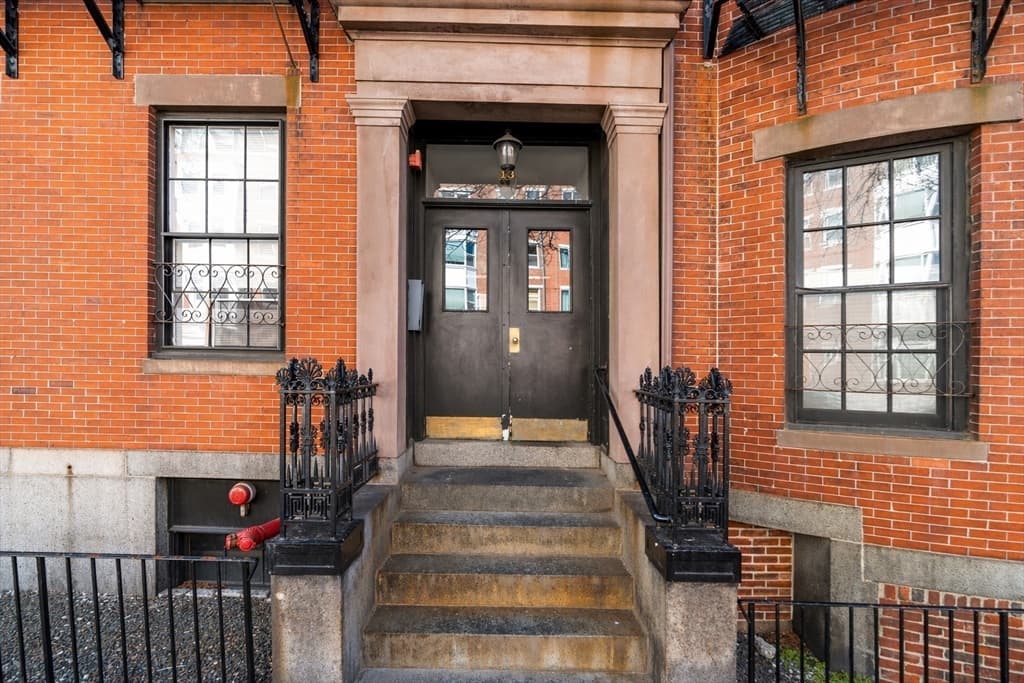 Condominium at 13 Bowdoin St, Boston MA 02114, photo 10 of 11