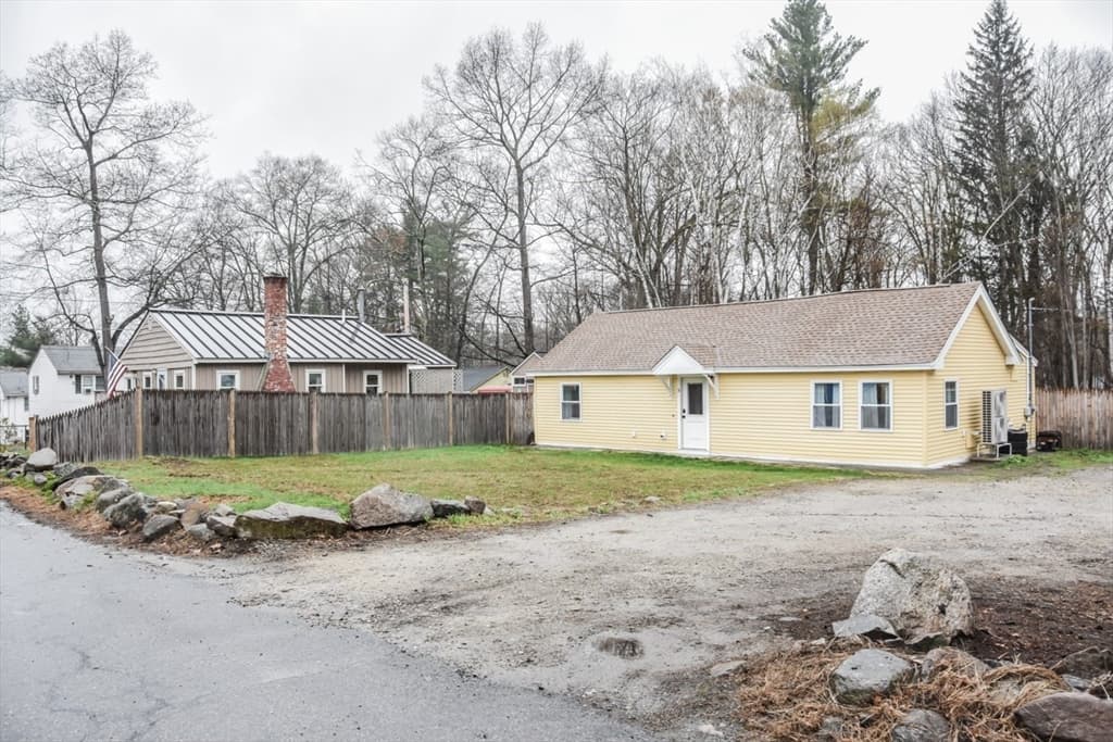51 Richardson Ave, Dracut MA 01826
