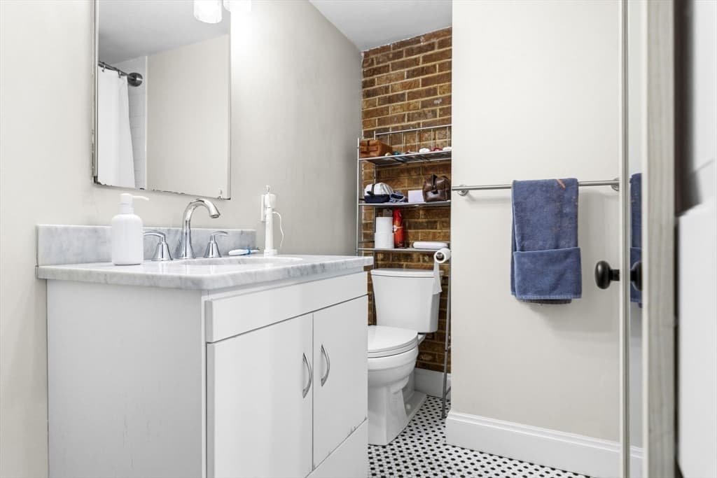 Condominium at 159 Salem # 4, Boston MA 02113, photo 19 of 26