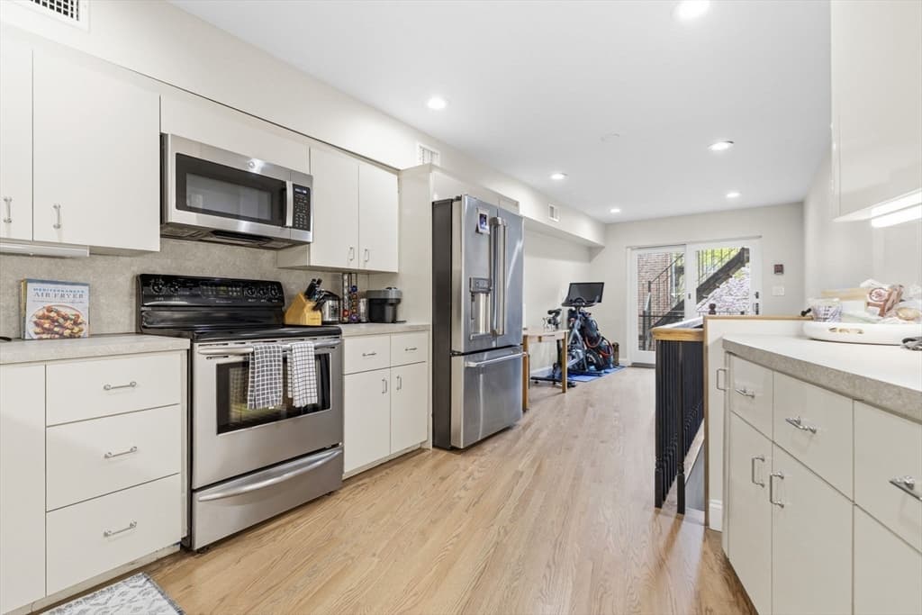 Condominium at 159 Salem # 4, Boston MA 02113, photo 8 of 26