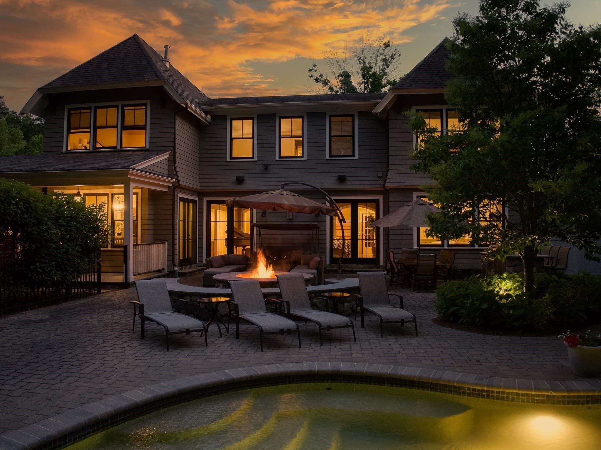 Single Family Residence at 4 Abbott Ln, Bedford MA 01730, photo 2 of 42