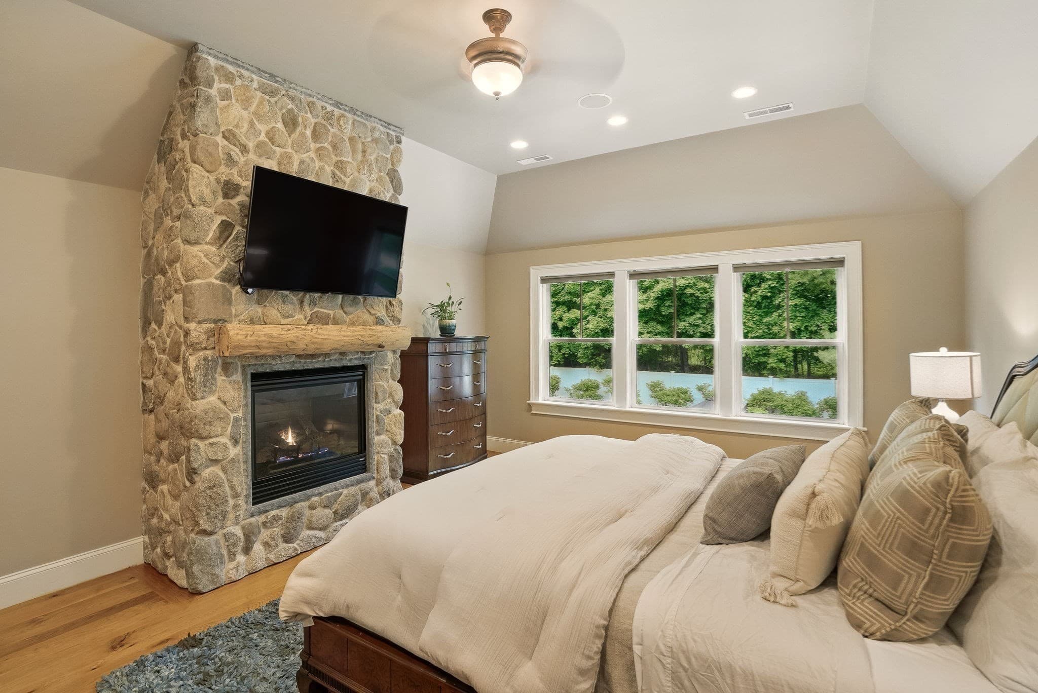 Single Family Residence at 4 Abbott Ln, Bedford MA 01730, photo 19 of 42