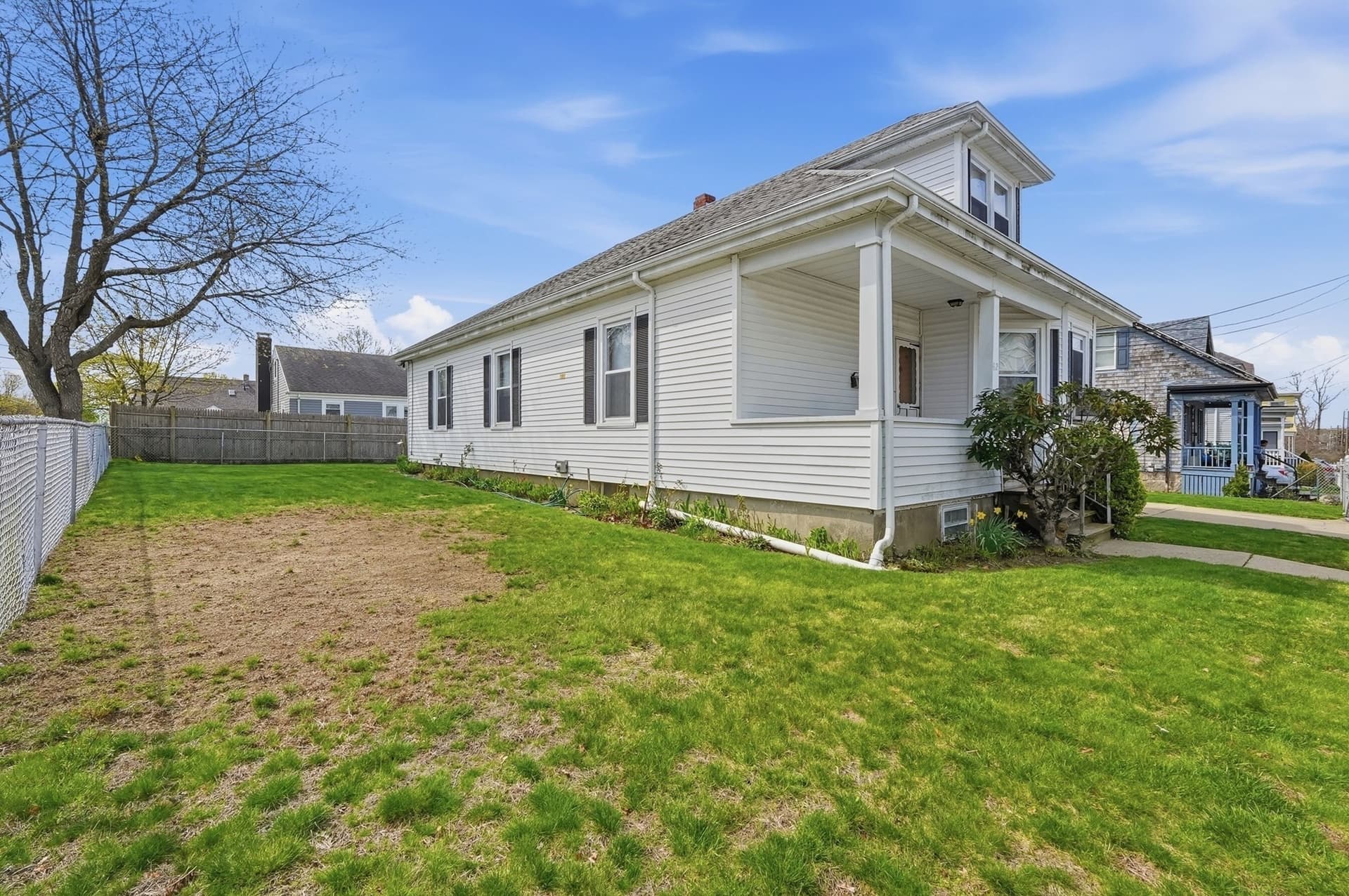 Multi Family at 62 Topham Street, New Bedford MA 02746, photo 3 of 37