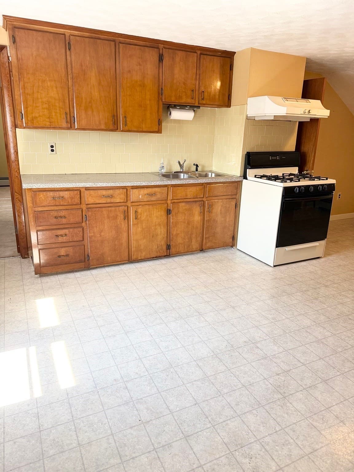 Multi Family at 62 Topham Street, New Bedford MA 02746, photo 28 of 37