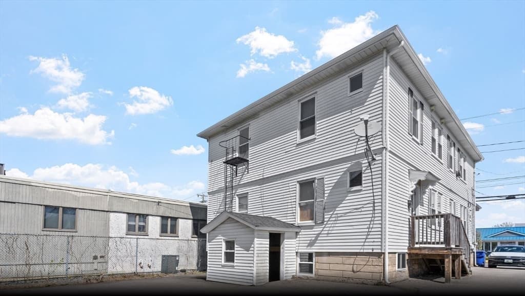 5+ Family - 5+ Units Up/Down at 391 Waterman Ave, East Providence RI 02914, East Providence, photo 2 of 26