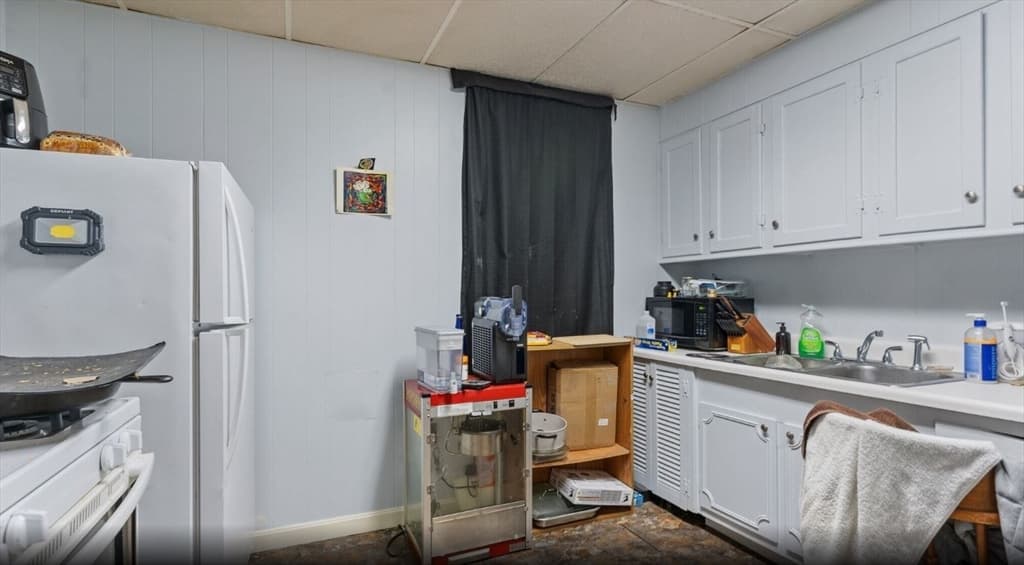 5+ Family - 5+ Units Up/Down at 391 Waterman Ave, East Providence RI 02914, East Providence, photo 16 of 26