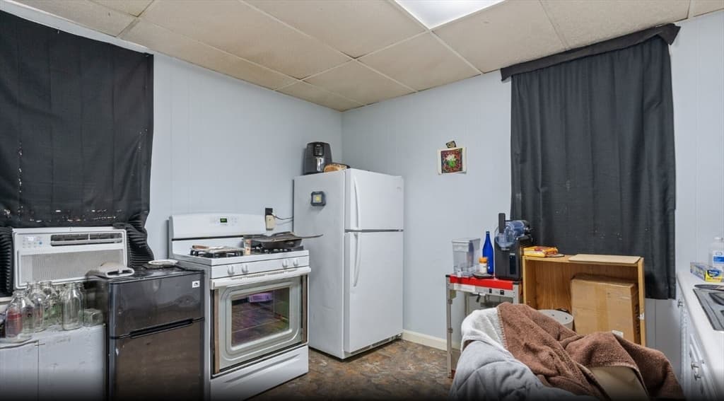5+ Family - 5+ Units Up/Down at 391 Waterman Ave, East Providence RI 02914, East Providence, photo 15 of 26