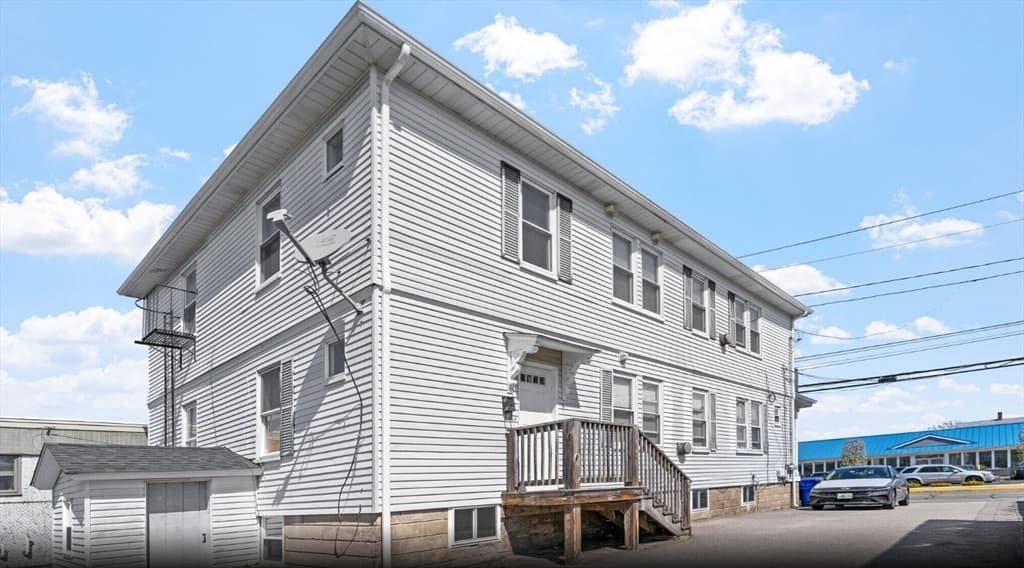 5+ Family - 5+ Units Up/Down at 391 Waterman Ave, East Providence RI 02914, East Providence, photo 25 of 26