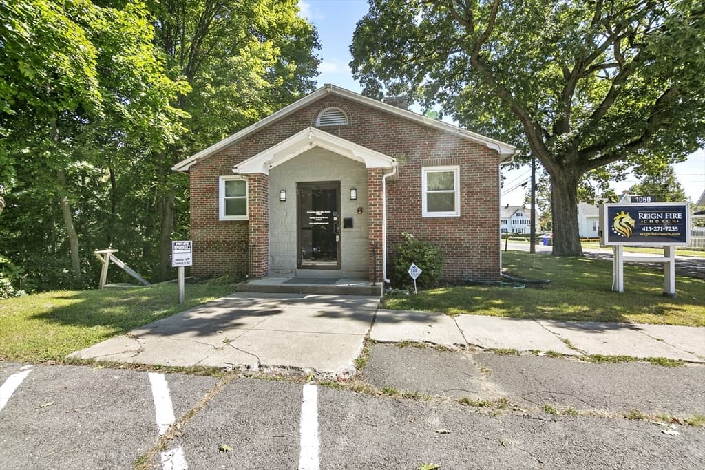 1060 Worcester St, Springfield MA 01151 photo 3