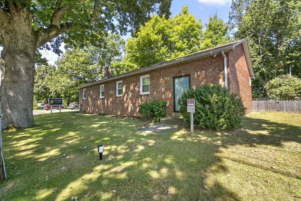 1060 Worcester St, Springfield MA 01151 photo 15