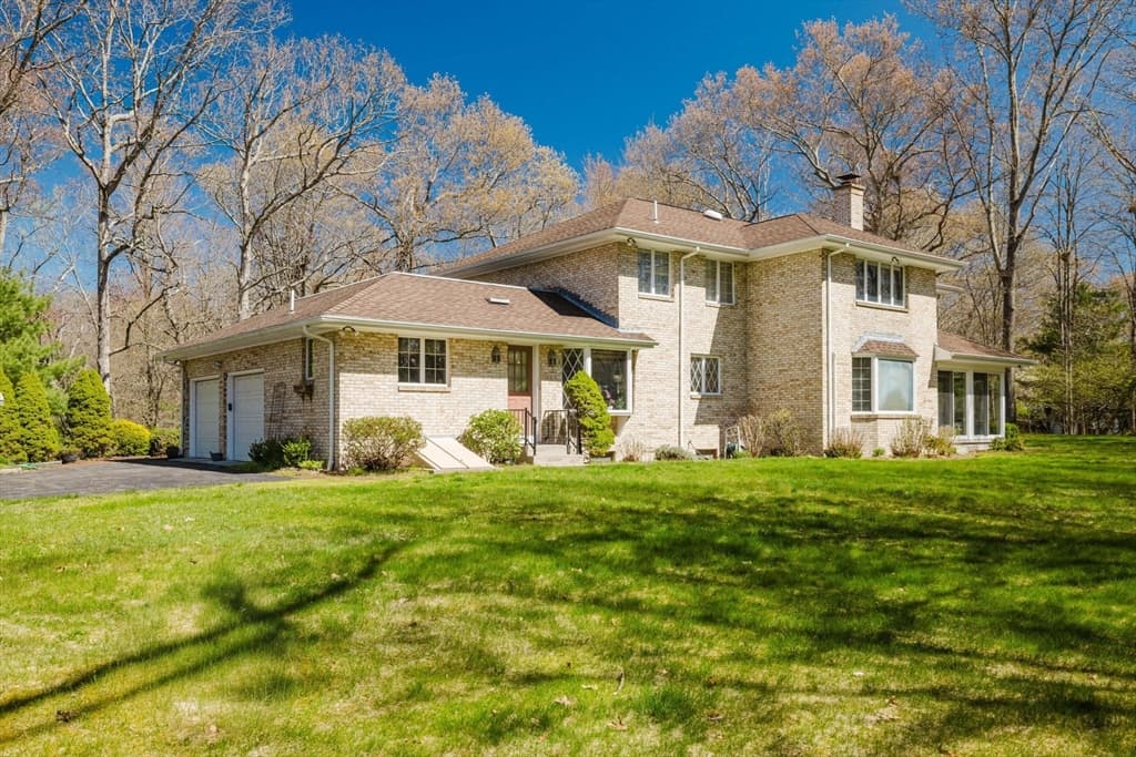 Single Family Residence at 191 Fairway Drive, Seekonk MA 02771, photo 2 of 41