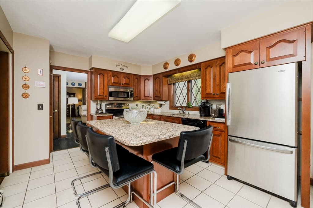 Single Family Residence at 191 Fairway Drive, Seekonk MA 02771, photo 6 of 41
