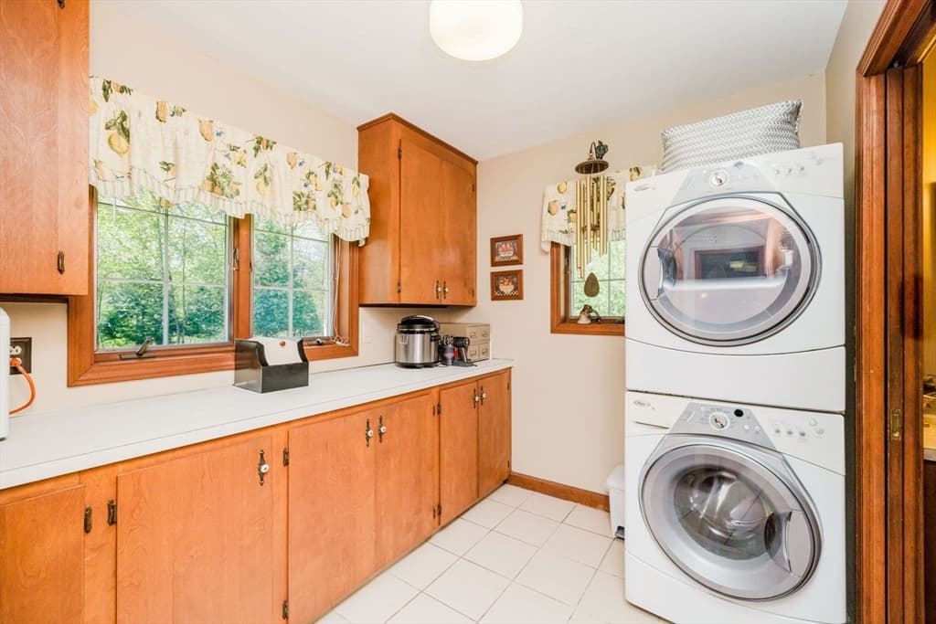 Single Family Residence at 191 Fairway Drive, Seekonk MA 02771, photo 7 of 41