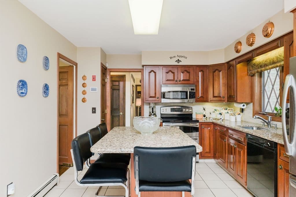 Single Family Residence at 191 Fairway Drive, Seekonk MA 02771, photo 3 of 41