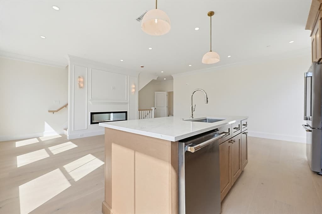 Condominium at 257R Market Street # B, Boston MA 02135, photo 3 of 30