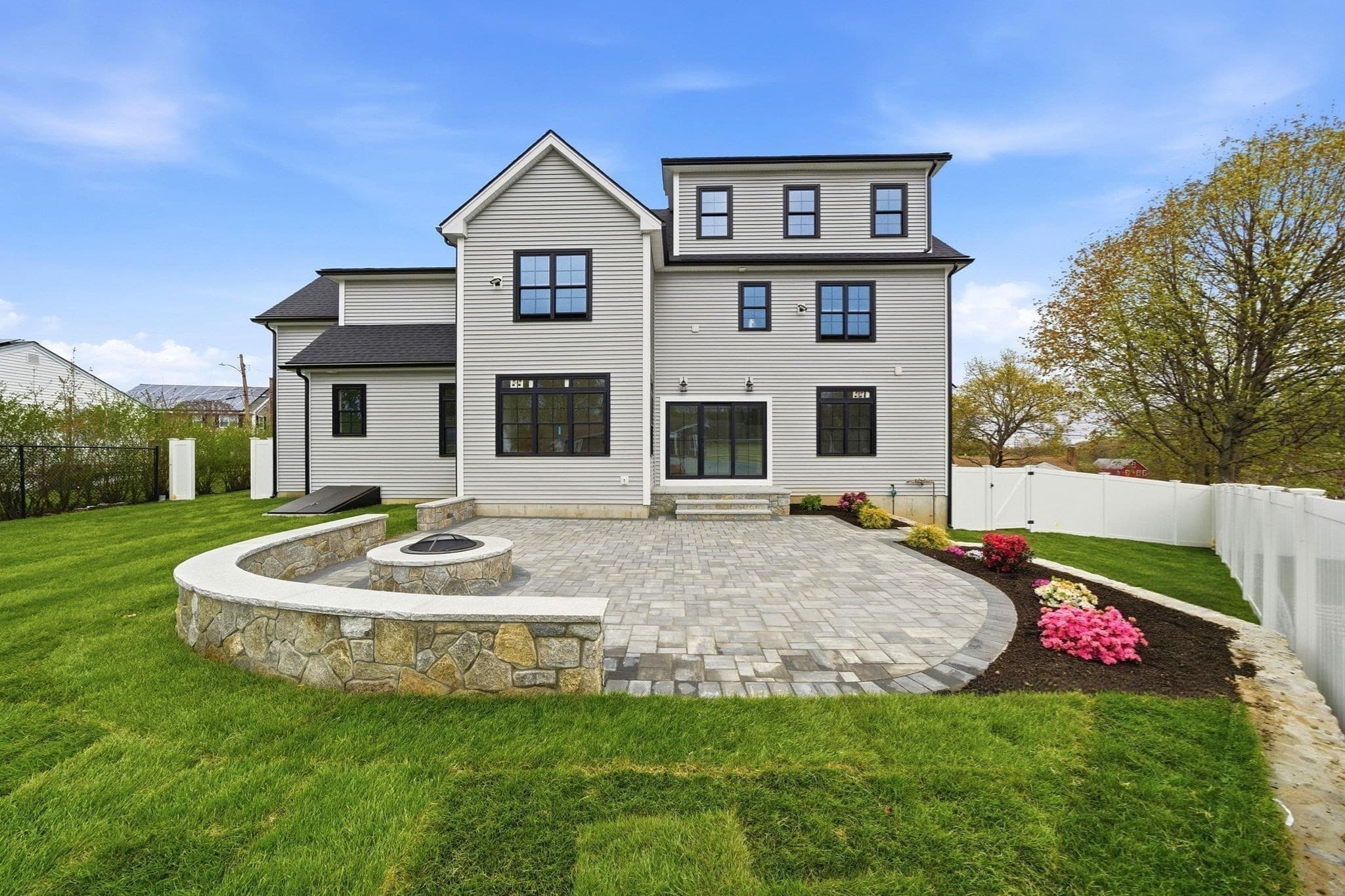 Single Family Residence at 23 Day Cir, Woburn MA 01801, Woburn, photo 7 of 30