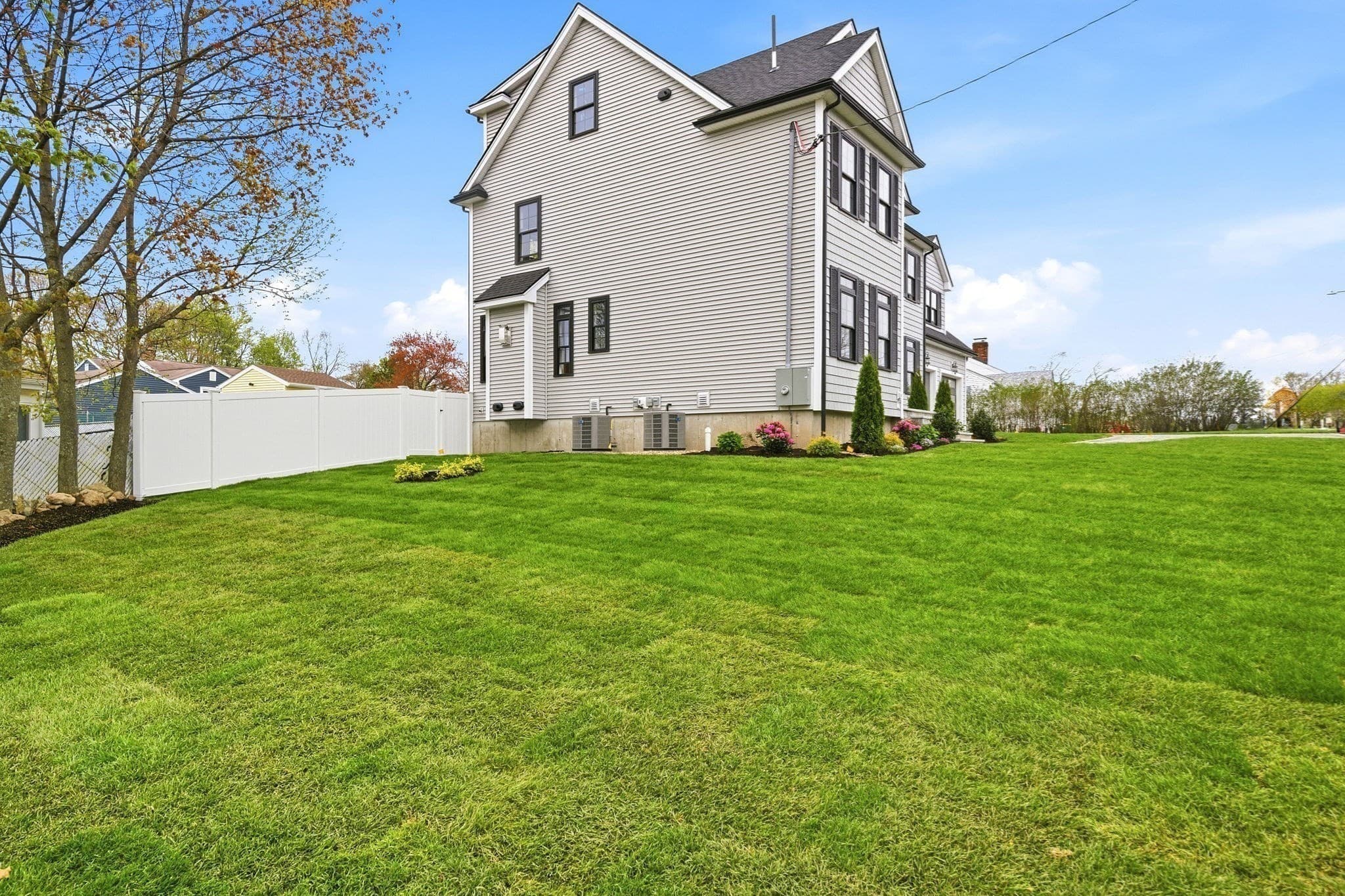 Single Family Residence at 23 Day Cir, Woburn MA 01801, Woburn, photo 8 of 30
