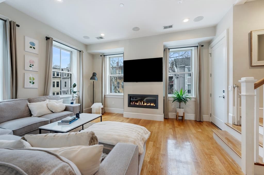 Condominium at 480-482 East 4th Street # 4, Boston MA 02127, photo 3 of 21