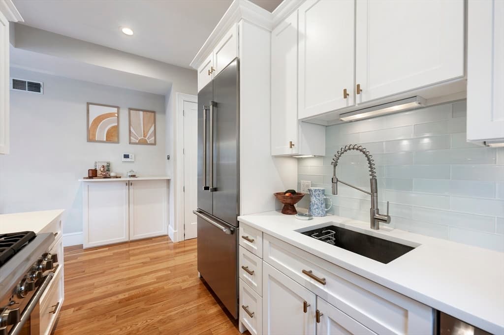 Condominium at 480-482 East 4th Street # 4, Boston MA 02127, photo 4 of 21