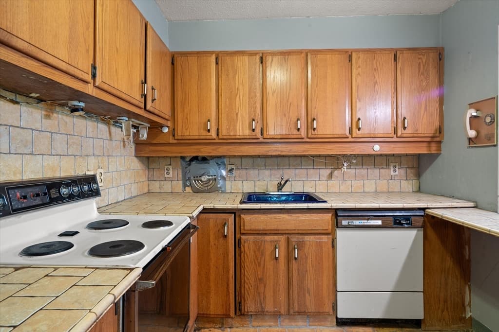 Condominium at 80 Salisbury St # 101, Worcester MA 01609, photo 17 of 27