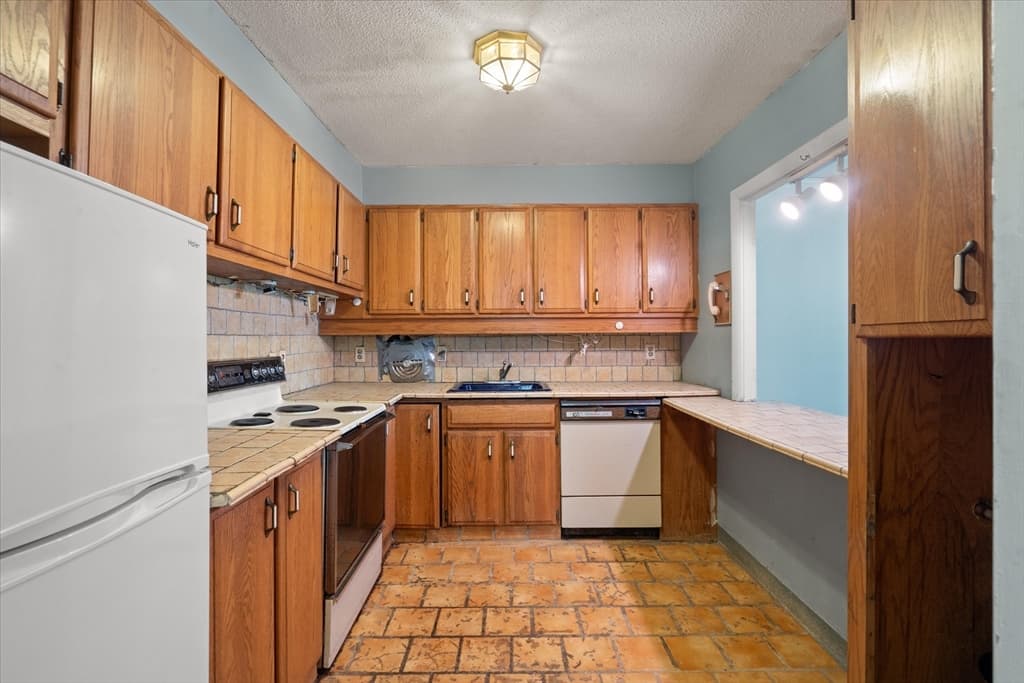 Condominium at 80 Salisbury St # 101, Worcester MA 01609, photo 18 of 27