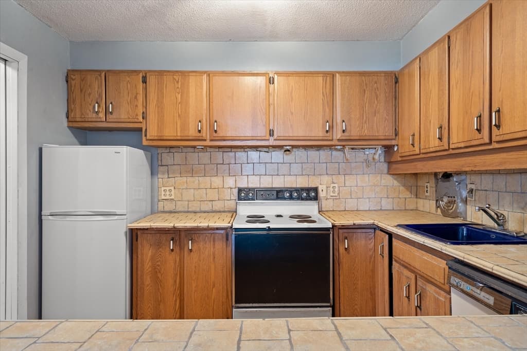 Condominium at 80 Salisbury St # 101, Worcester MA 01609, photo 15 of 27