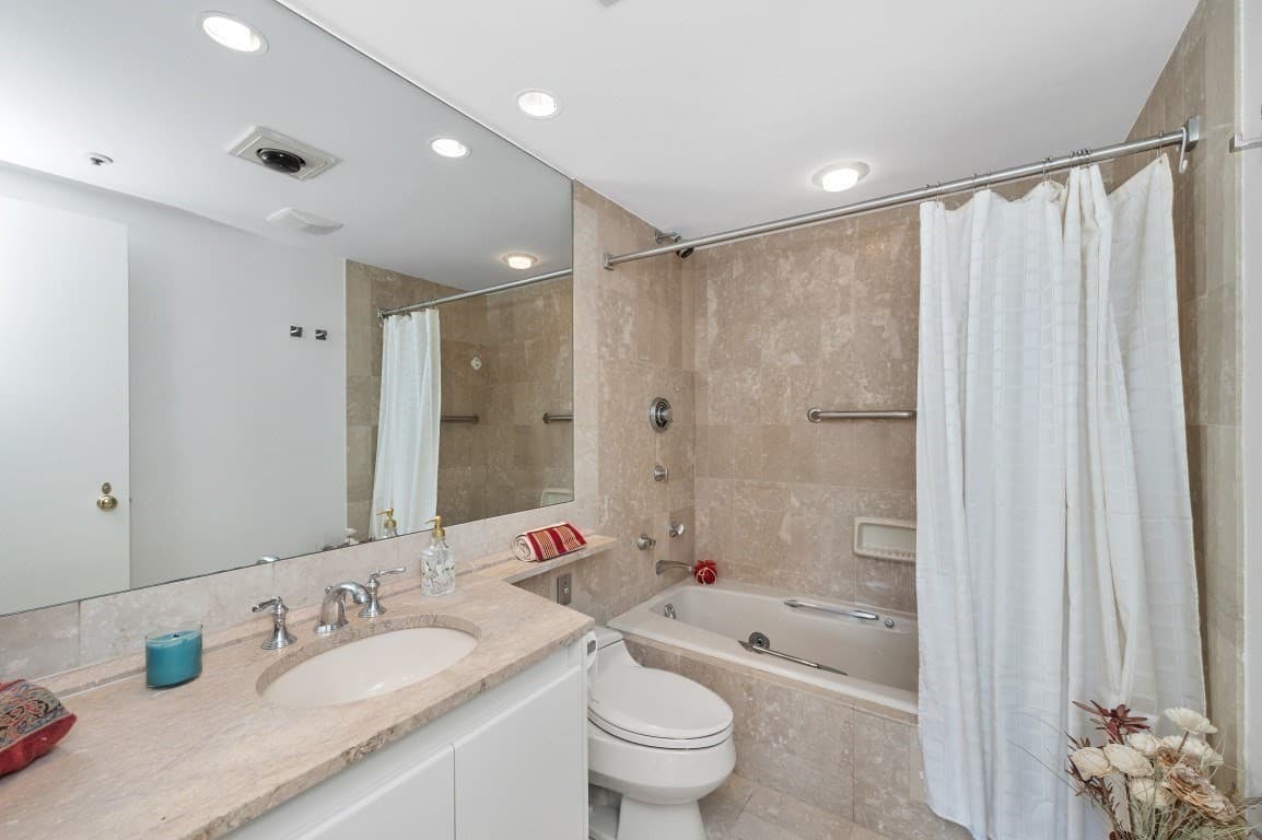 Condominium at 20 Rowes Wharf, Boston MA 02110, photo 6 of 14