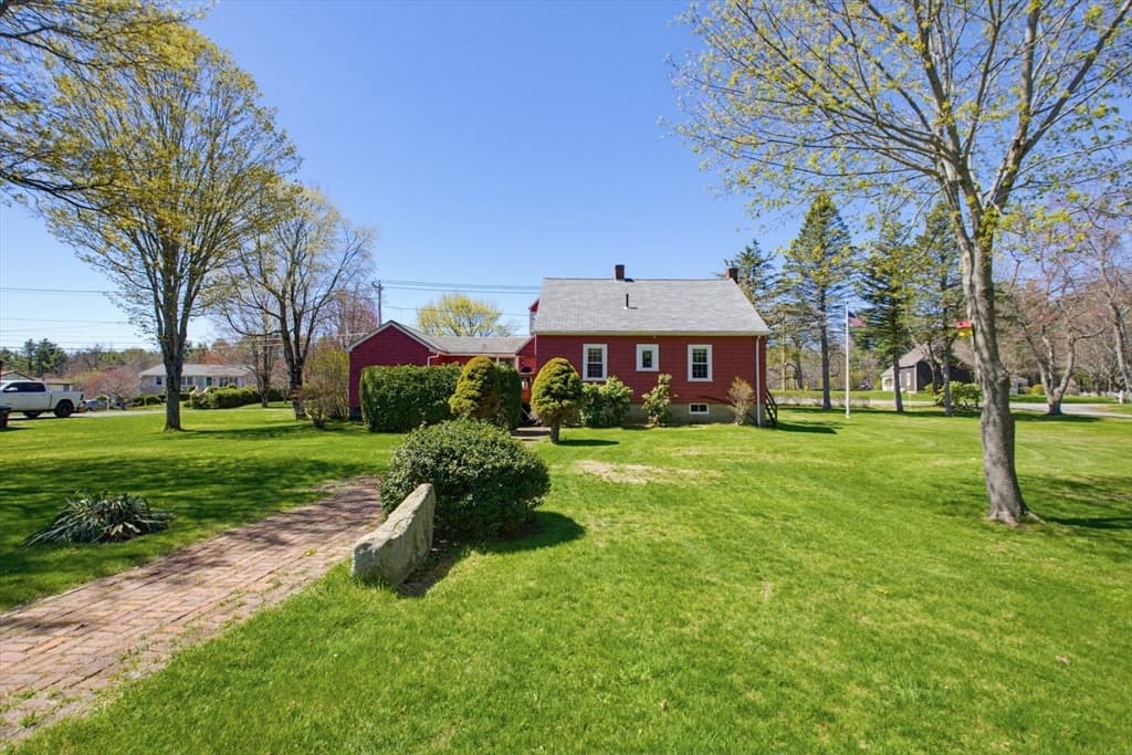 136 Chapel St, Gardner MA 01440 photo 2
