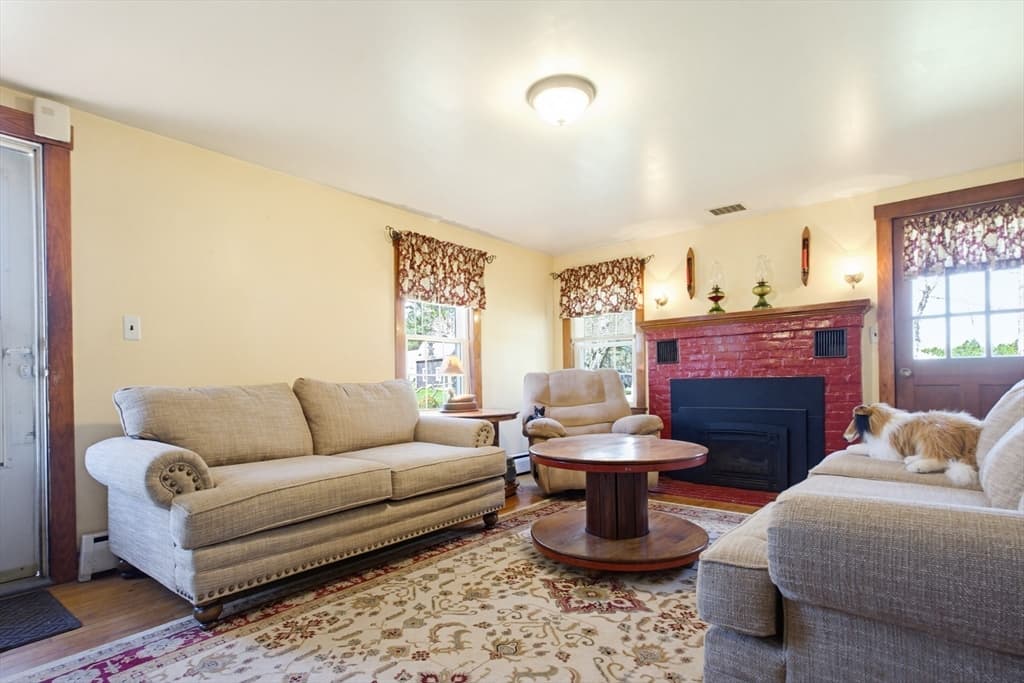 136 Chapel St, Gardner MA 01440 photo 8