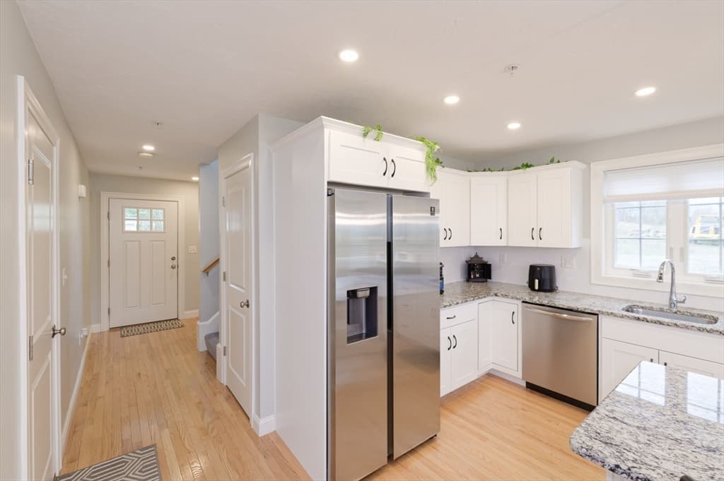 Condominium at 1202 Hazelwood Way # 1202, Clinton MA 01510, photo 4 of 39