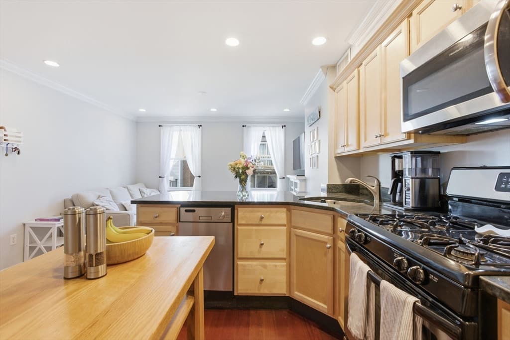 Condominium at 523 E 2nd St # 5, Boston MA 02127, Boston, photo 9 of 19