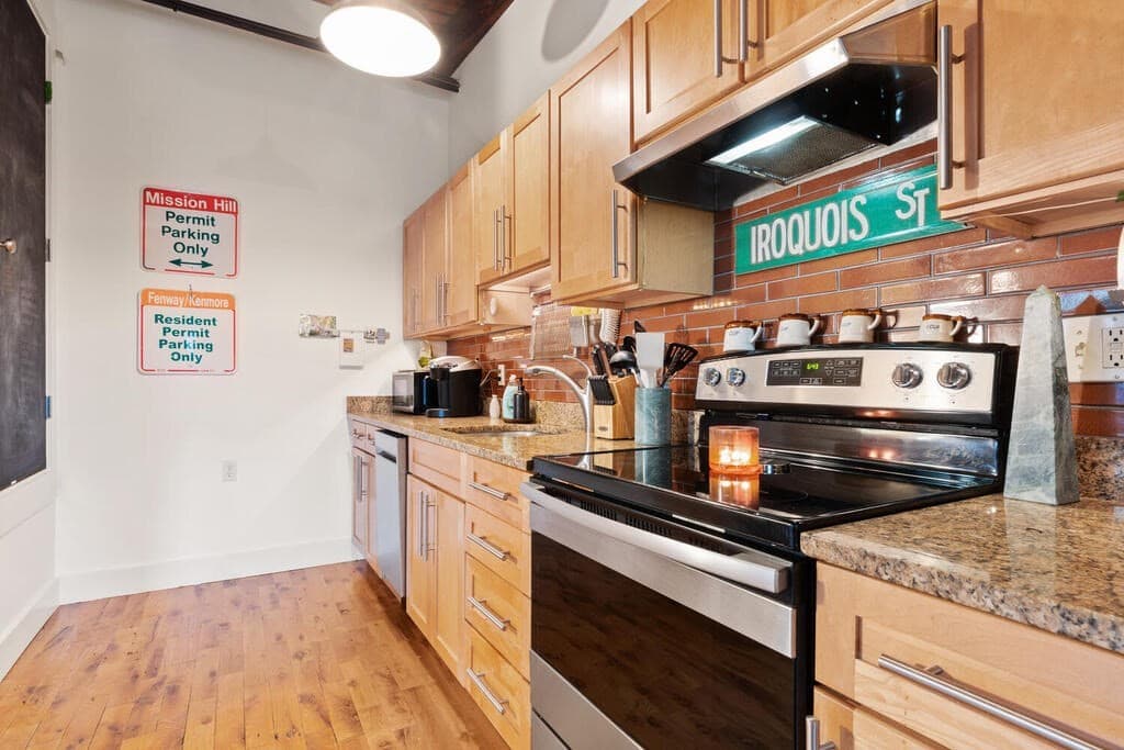 Condominium at 49 Munroe St # 406, Lynn MA 01901, photo 15 of 39
