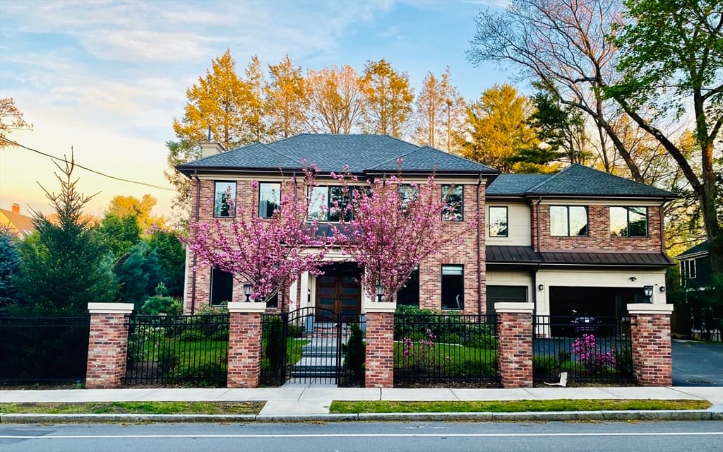 1580 Beacon St, Newton MA 02468