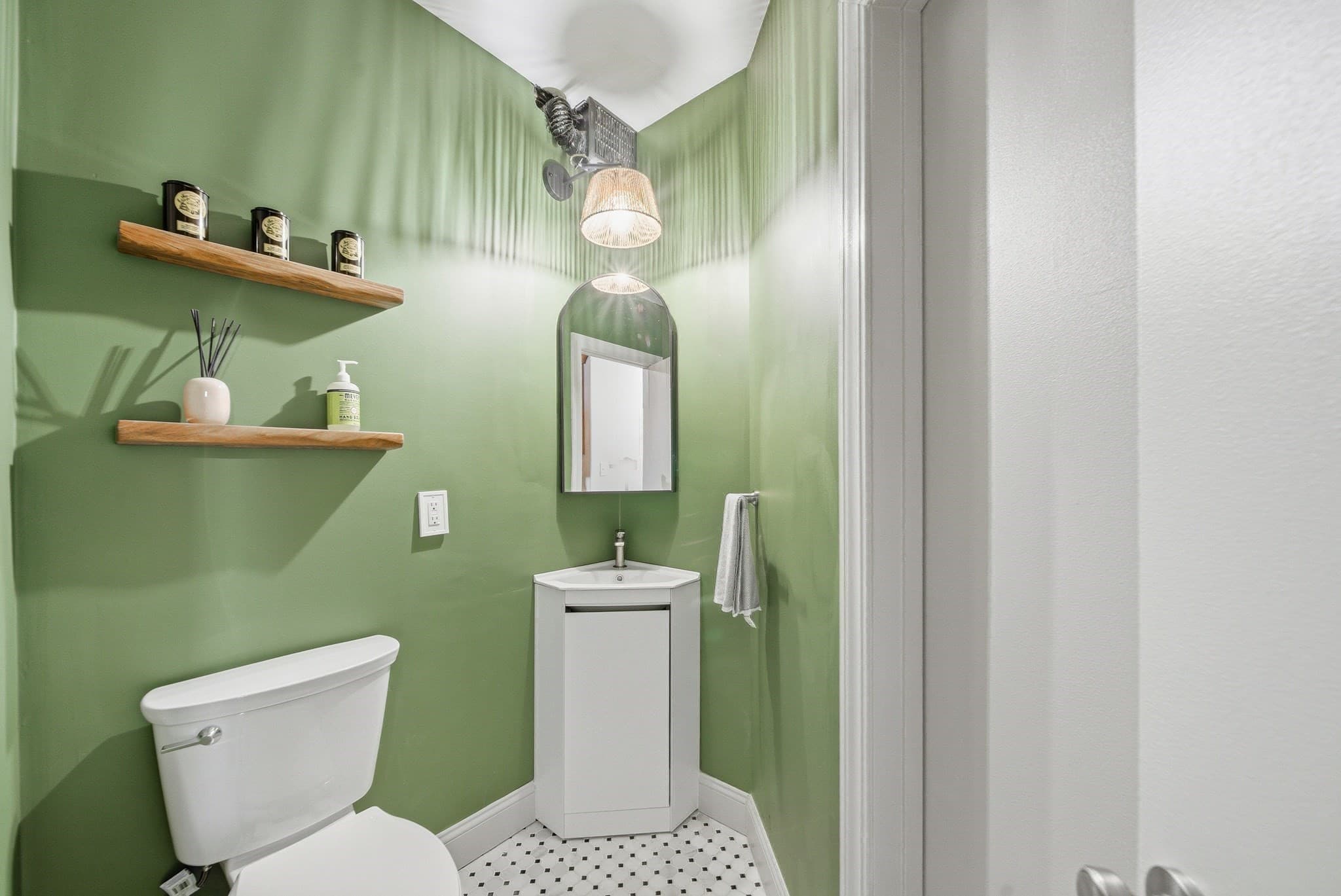 Condominium at 30 Beacon St # 1, Chelsea MA 02150, Chelsea, photo 16 of 39