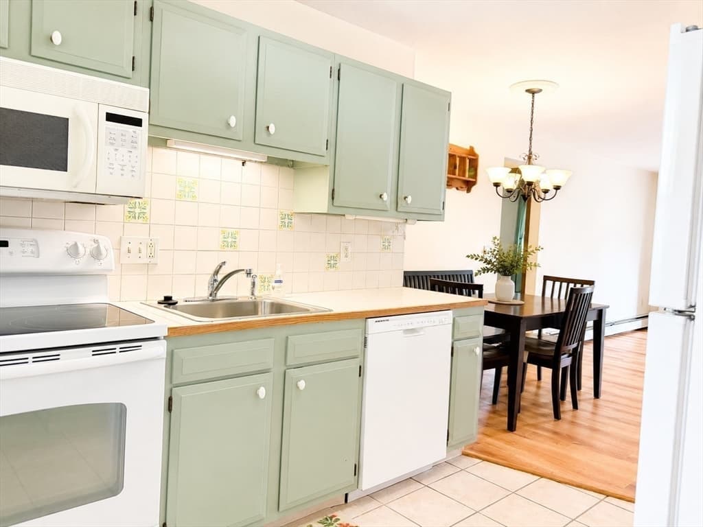 Condominium at 82 S Maple St # 38, Westfield MA 01085, Westfield, photo 6 of 14