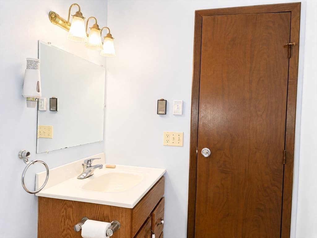 Condominium at 82 S Maple St # 38, Westfield MA 01085, Westfield, photo 10 of 14