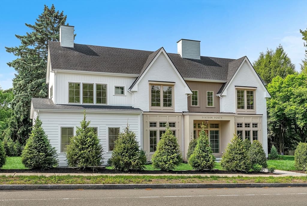 1640 Commonwealth Ave, Newton MA 02465