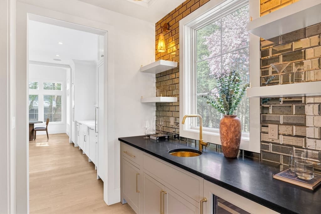 1640 Commonwealth Ave, Newton MA 02465 photo 8