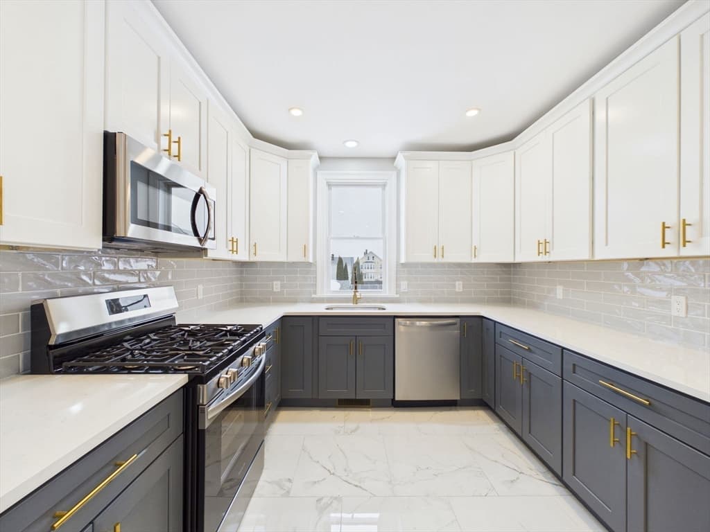 542 King Philip St, Fall River MA 02724 photo 6