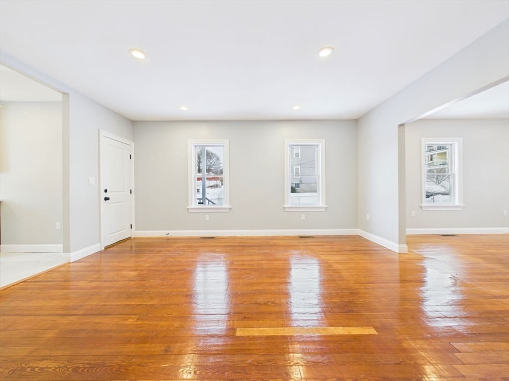 542 King Philip St, Fall River MA 02724 photo 17